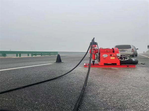 双塔马路路基路面开裂下沉注浆加固灌浆